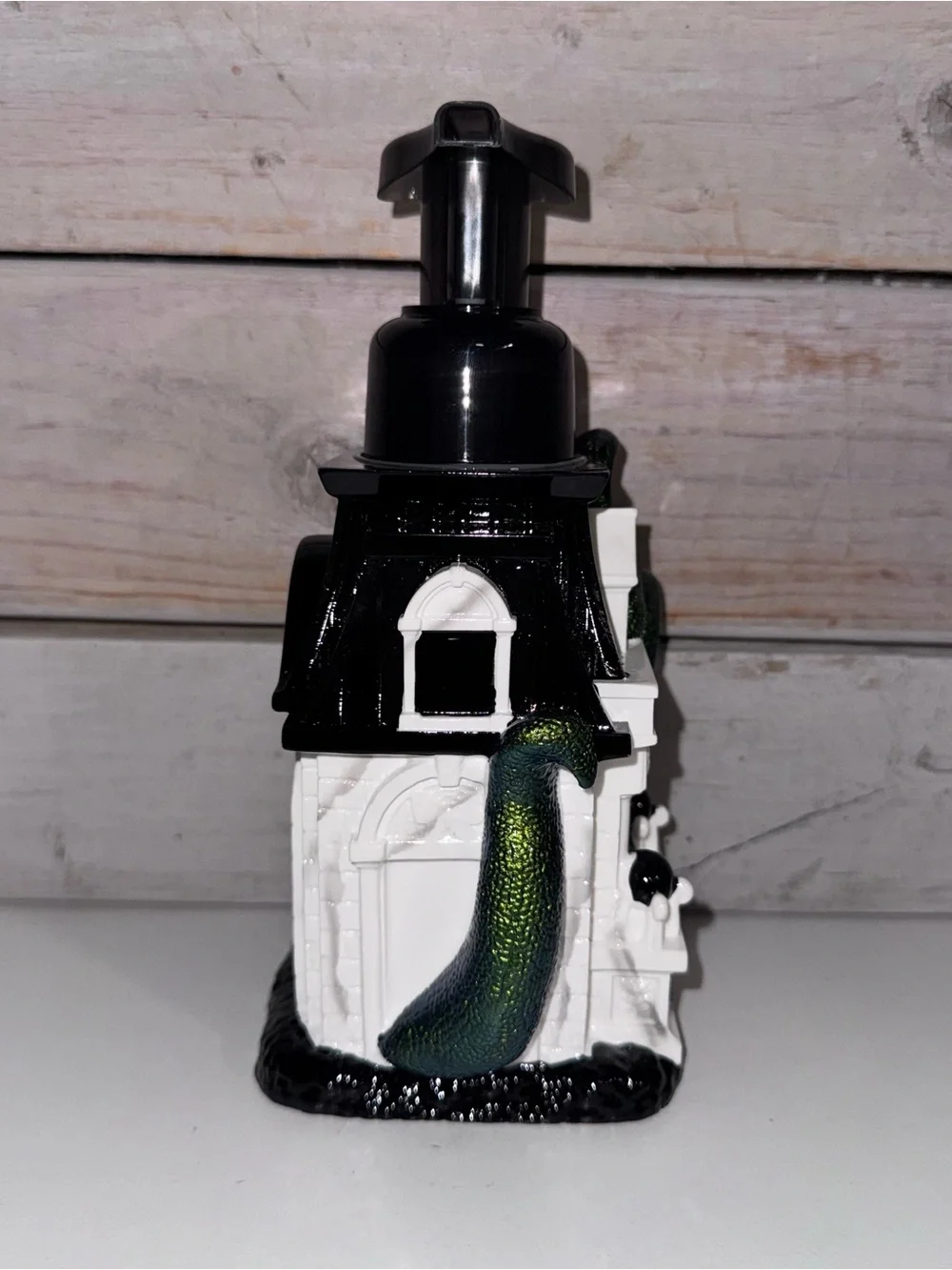 Bath & Body Works Haunted House Refillable Halloween Soap Dispenser NWT